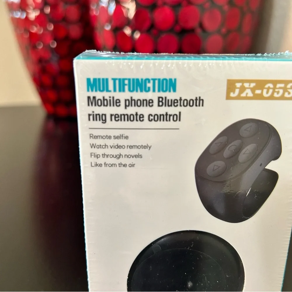 Black Bluetooth Remote Control for Mobile Phones - Picture 3 of 8